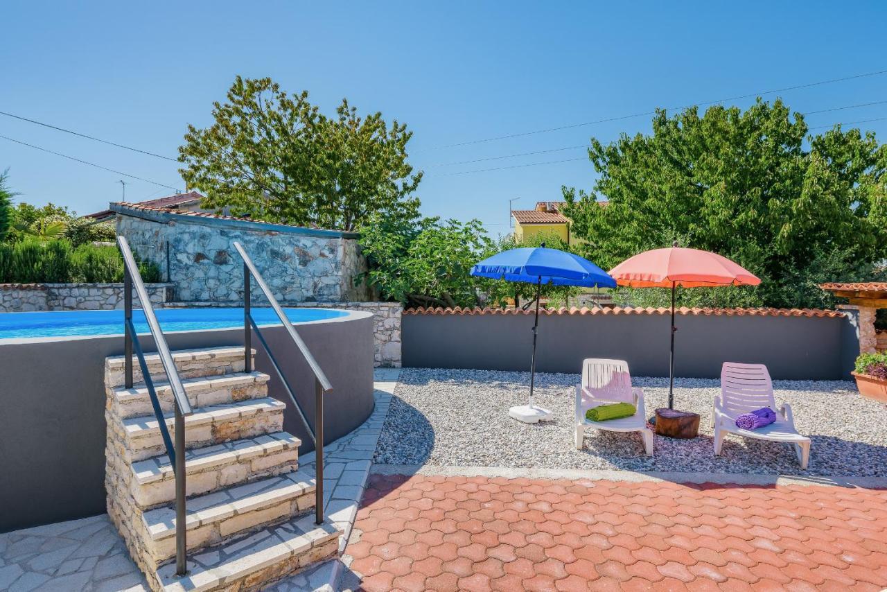Apartment With Pool Višnjan Exterior foto