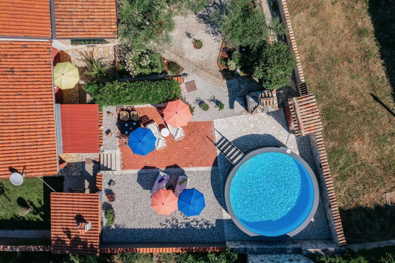 Apartment With Pool Višnjan Exterior foto